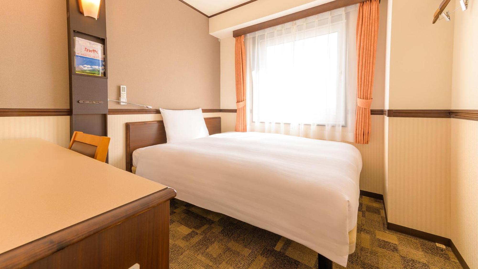 Toyoko Inn Shin-Osaka Higashi-Mikuni Ekimae Exterior photo
